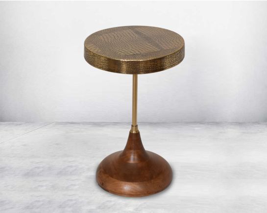 This beautiful end table comes in a croc-etched design with a matte antique brass top with an exquisite classic wooden base design.